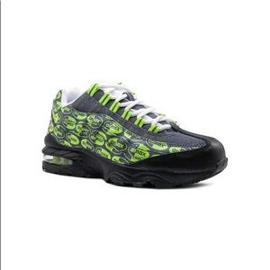 Like New Youth Size 6Y Nike Air Max 95 SE All Over-Prints Sneakers In Black/Volt